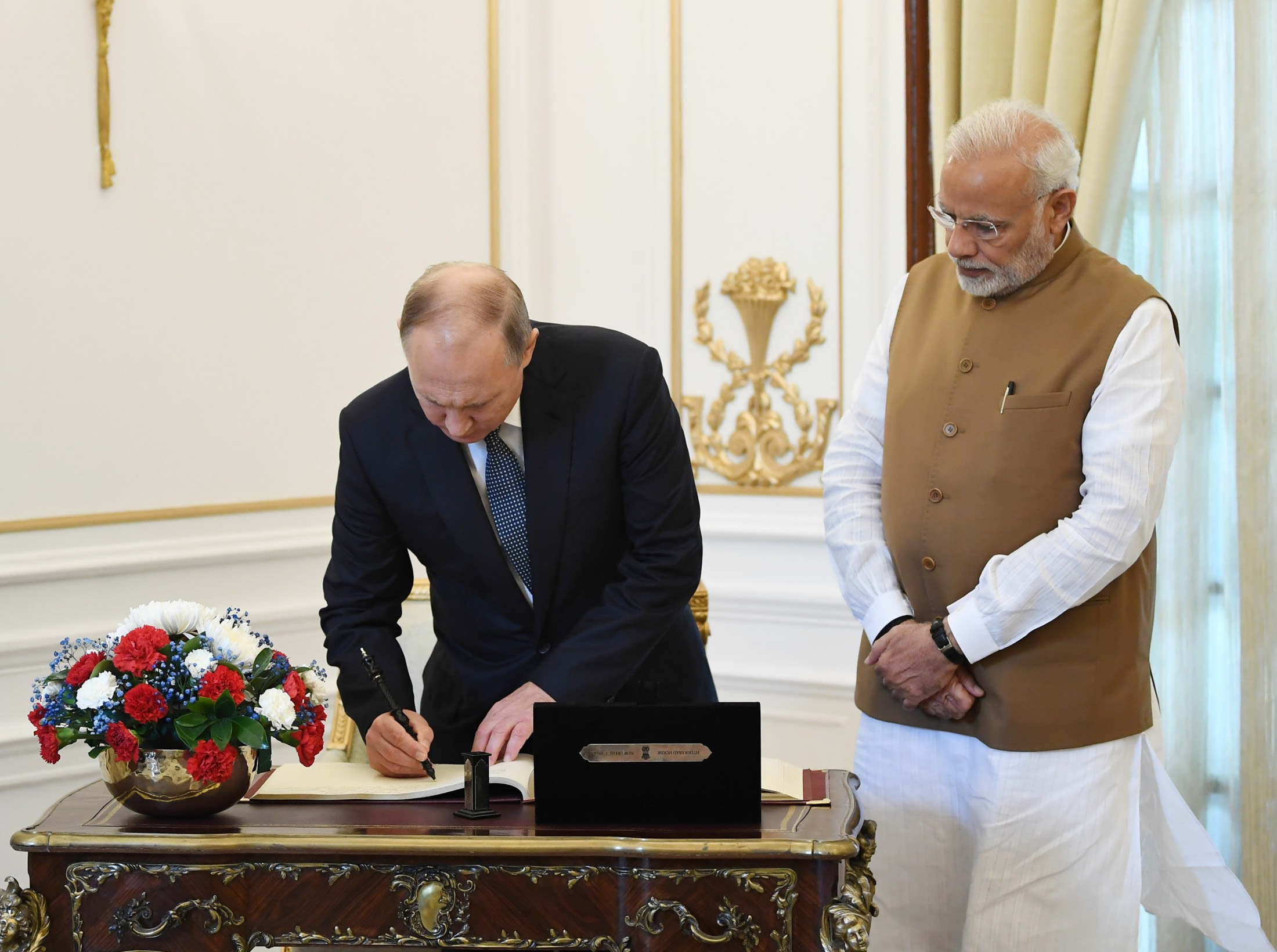 India, Russia sign USD 5 billion S-400 deal