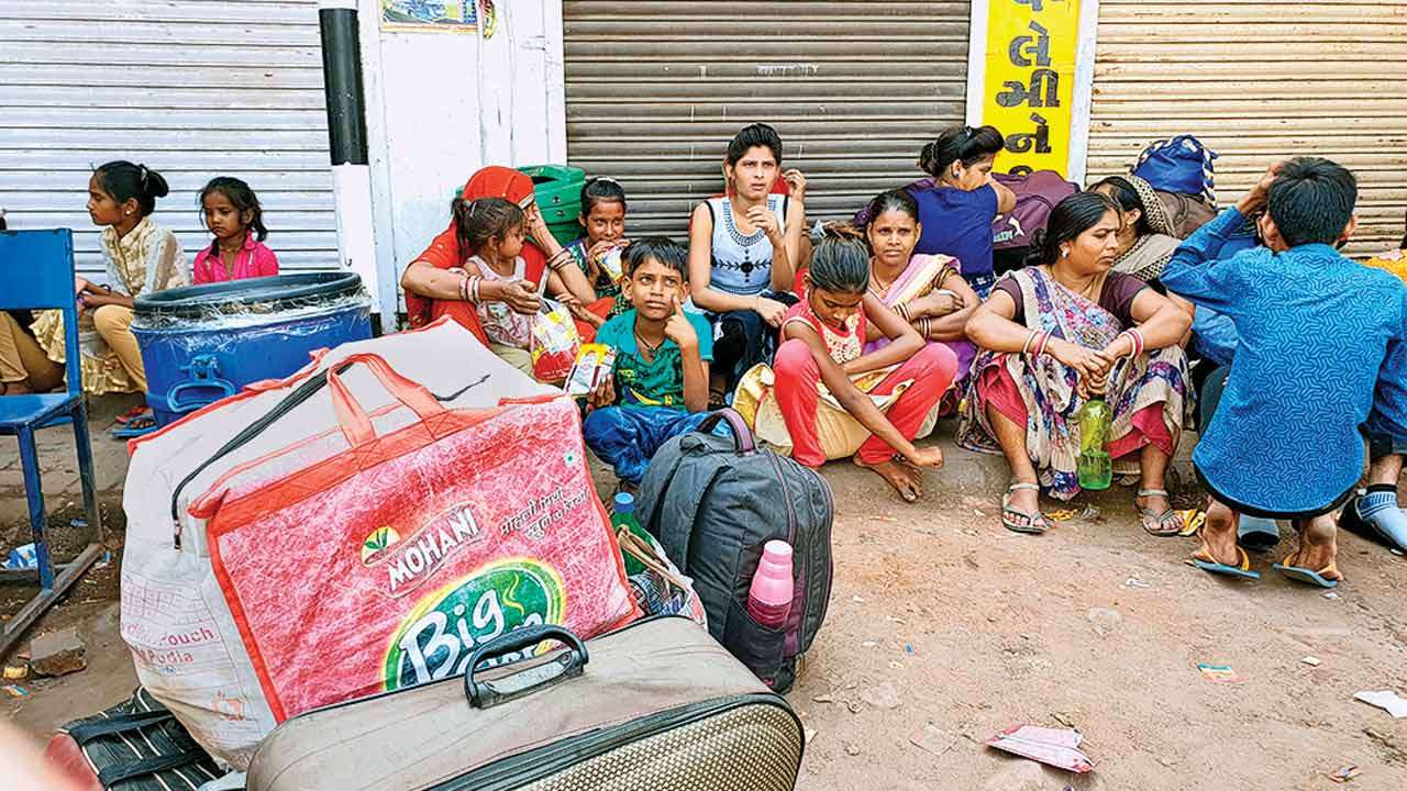 Gujarat appeals to Hindi-speaking migrants to return; says 431 held for attacks on them
