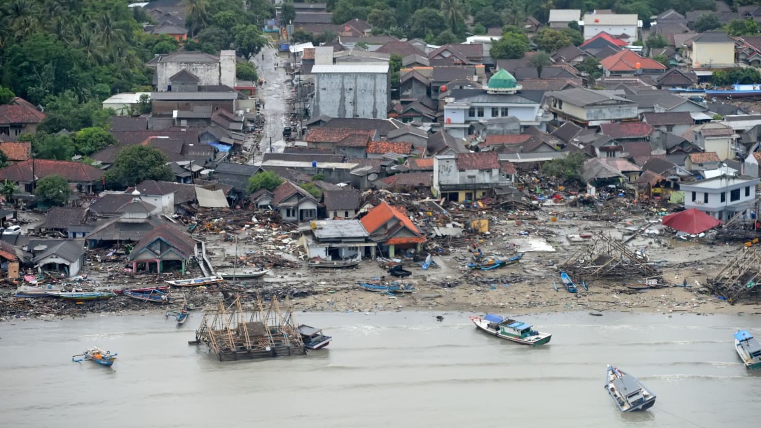 Indonesia tsunami survivors remain jittery as deaths hit 429