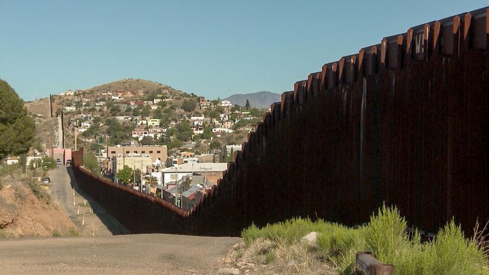 Donald Trump demands USD 5.7 billion funding for USA-Mexico border wall