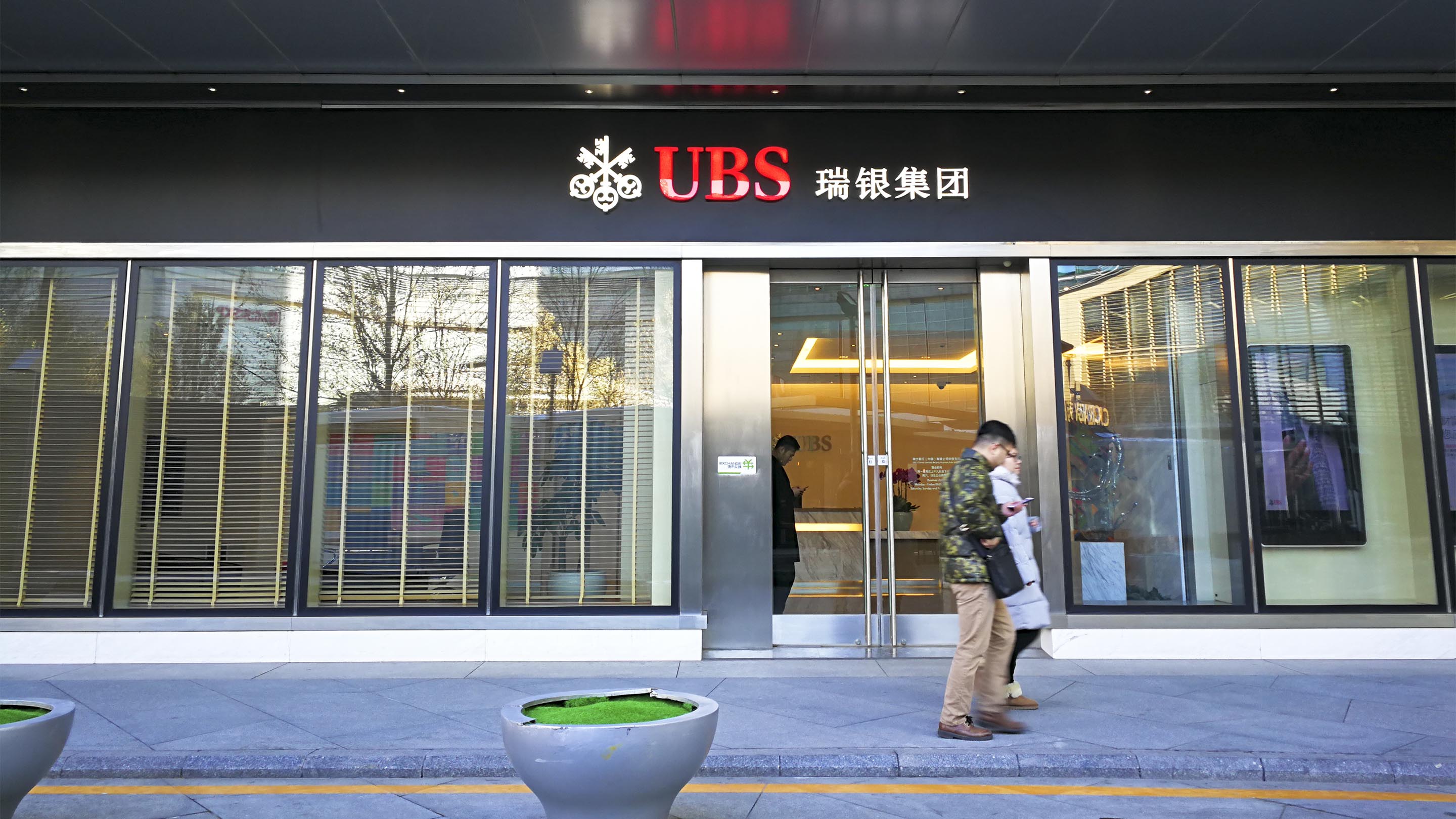 France court orders UBS to pay $5.1 billion for Swiss accounts scandal