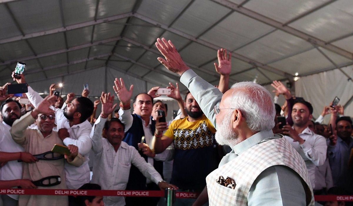 Narendra Modi promises traders pension, easy loans in business speech for elections