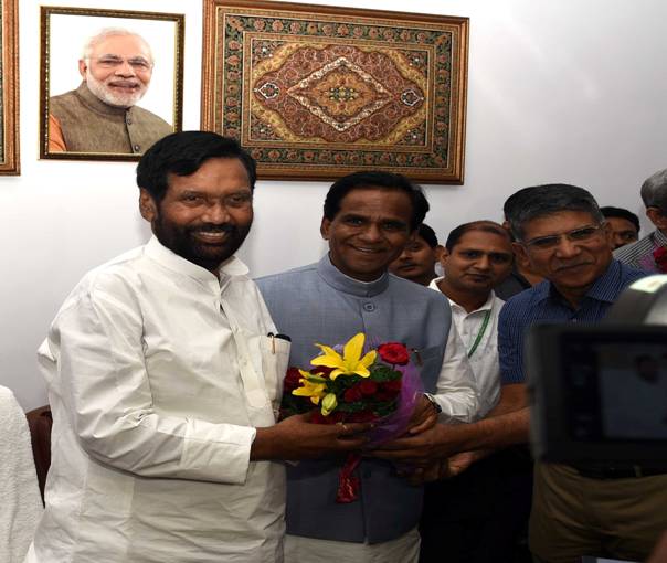 Paswan takes charge of Ministry of Consumer Affairs, Food and Public Distribution along with Minister of State Dadarao
