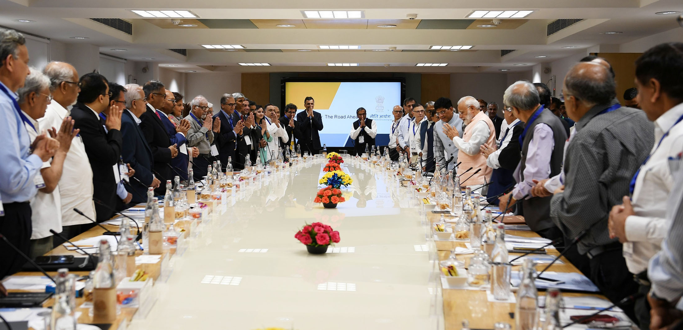 PM interacts with economists and experts on theme “Economic Policy – The Road Ahead”
