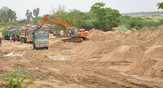 Illegal sand mining: Supreme Court issues notices to Centre, CBI, 5 states