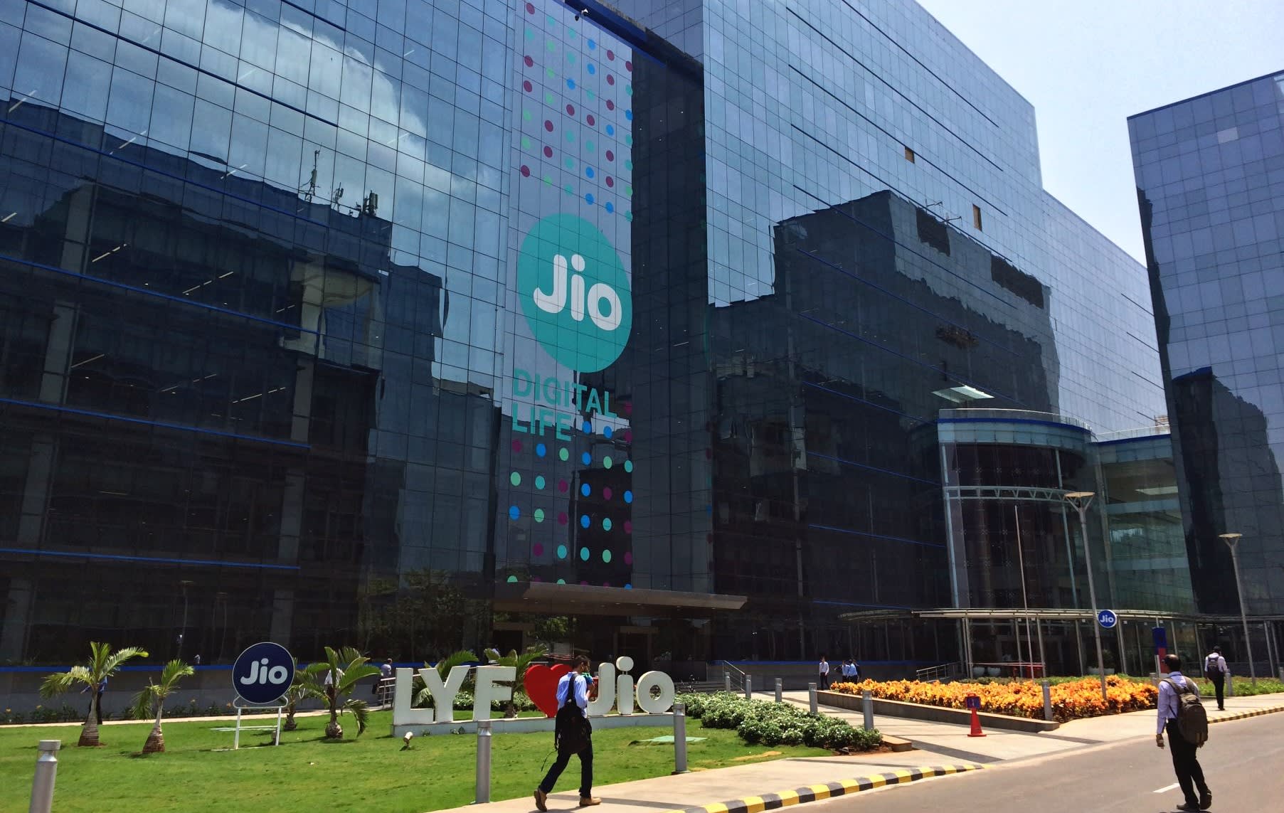 Telcos performance diverging in face of Reliance Jio’s growth: Fitch
