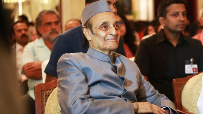 Don’t agree with blanket condemnation of government’s Jammu and Kashmir move: Karan Singh