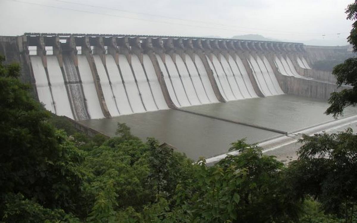 Kamal Nath accuses Gujarat of violating schedule to fill Sardar Sarovar Dam