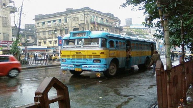 Bus operators in West Bengal seek financial help from Nitin Gadkari