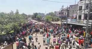 Lockdown: Migrant workers clash with Gujarat Police in Surat