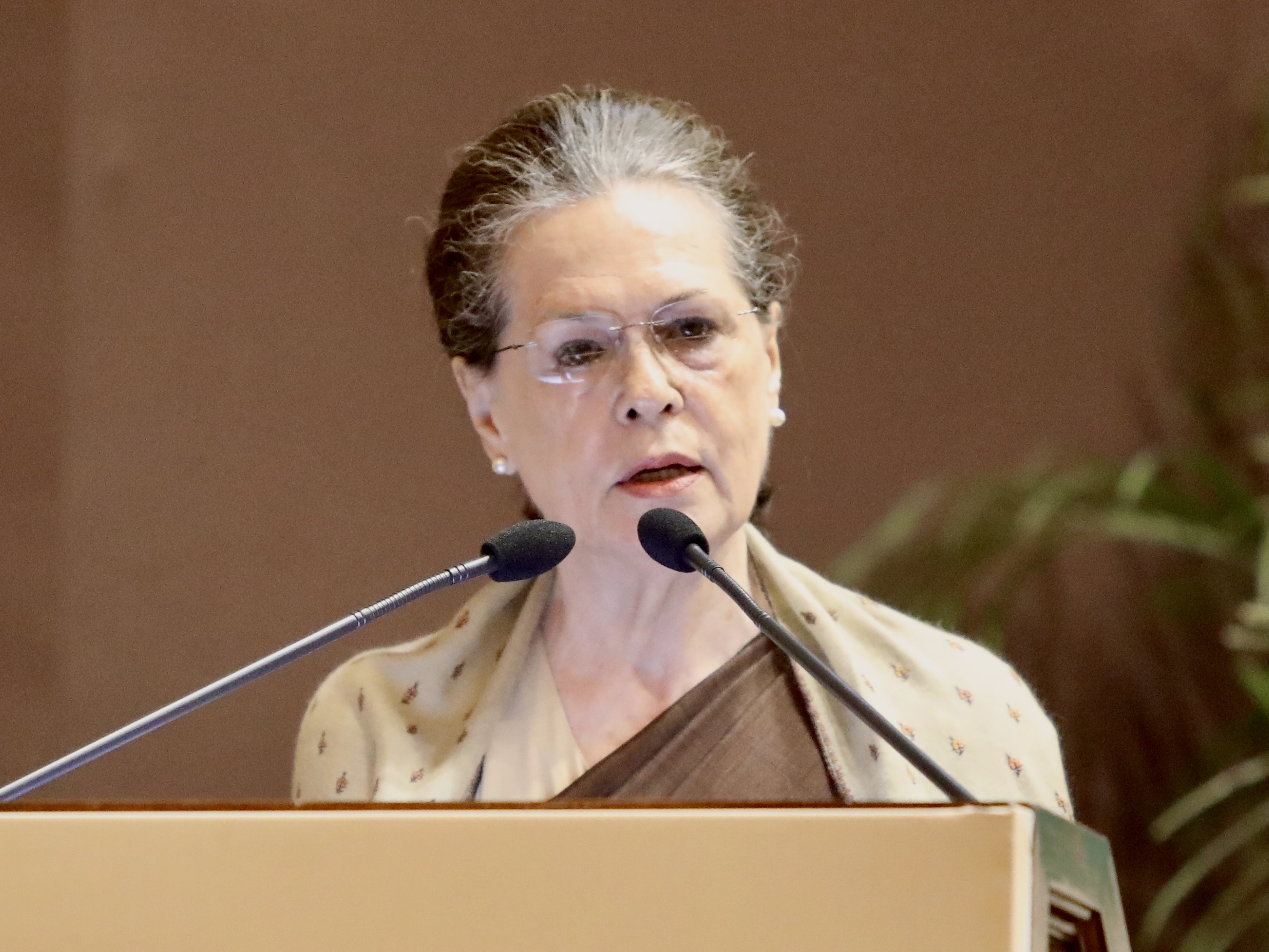 Sonia Gandhi seeks transfer of Rs 7,500 per month to every family for the next 6 months