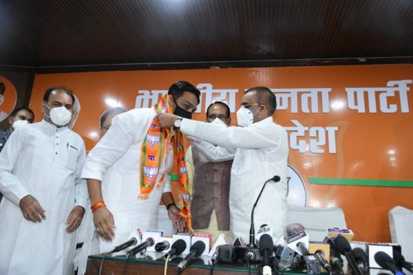Ahead of Madhya Pradesh bypolls, one more Congress MLA resigns