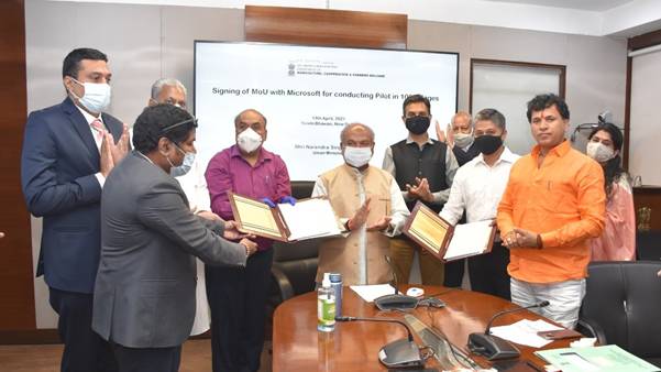 Ministry of Agriculture signs MoU with Microsoft for a pilot project in 100 villages of 6 states