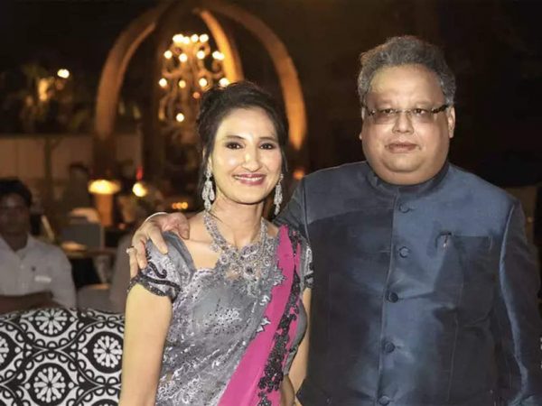 Ace investor Rakesh Jhunjhunwala, others to pick up stake in D B Realty